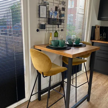 Apartment Tiny House Experience Oud Beijerland *